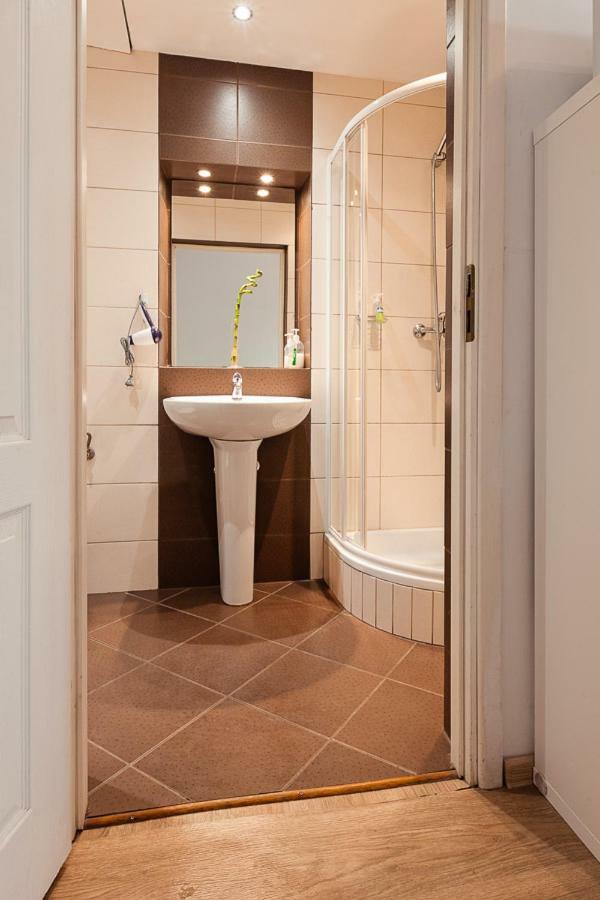 Umbrella Guest Rooms Krakow Exterior photo
